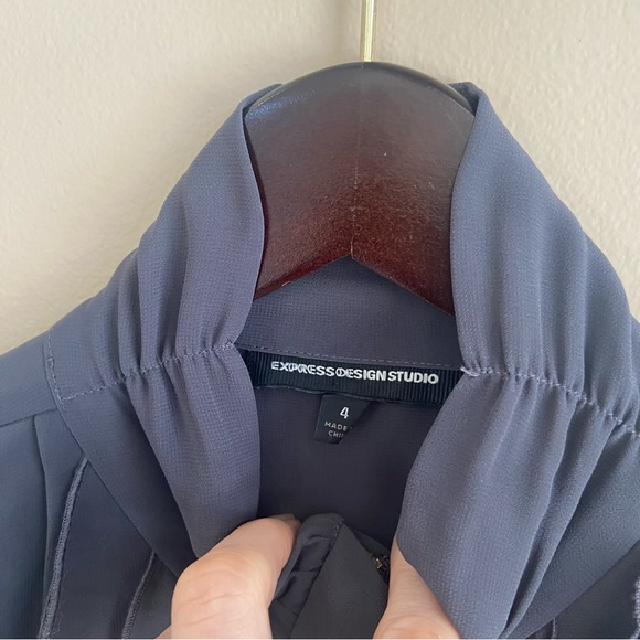 Express Ruffled Blouse Zip Up Casual Dressy Pleated Long Sleeves Size 4 - Picture 6 of 8